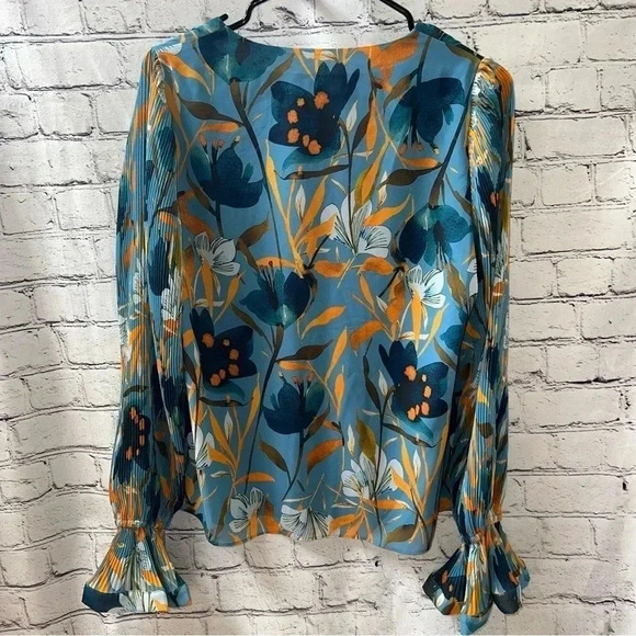 Milly Women’s Blue Floral V Neck Blouse with Bell Sleeve Detail Size Small New - Picture 6 of 10